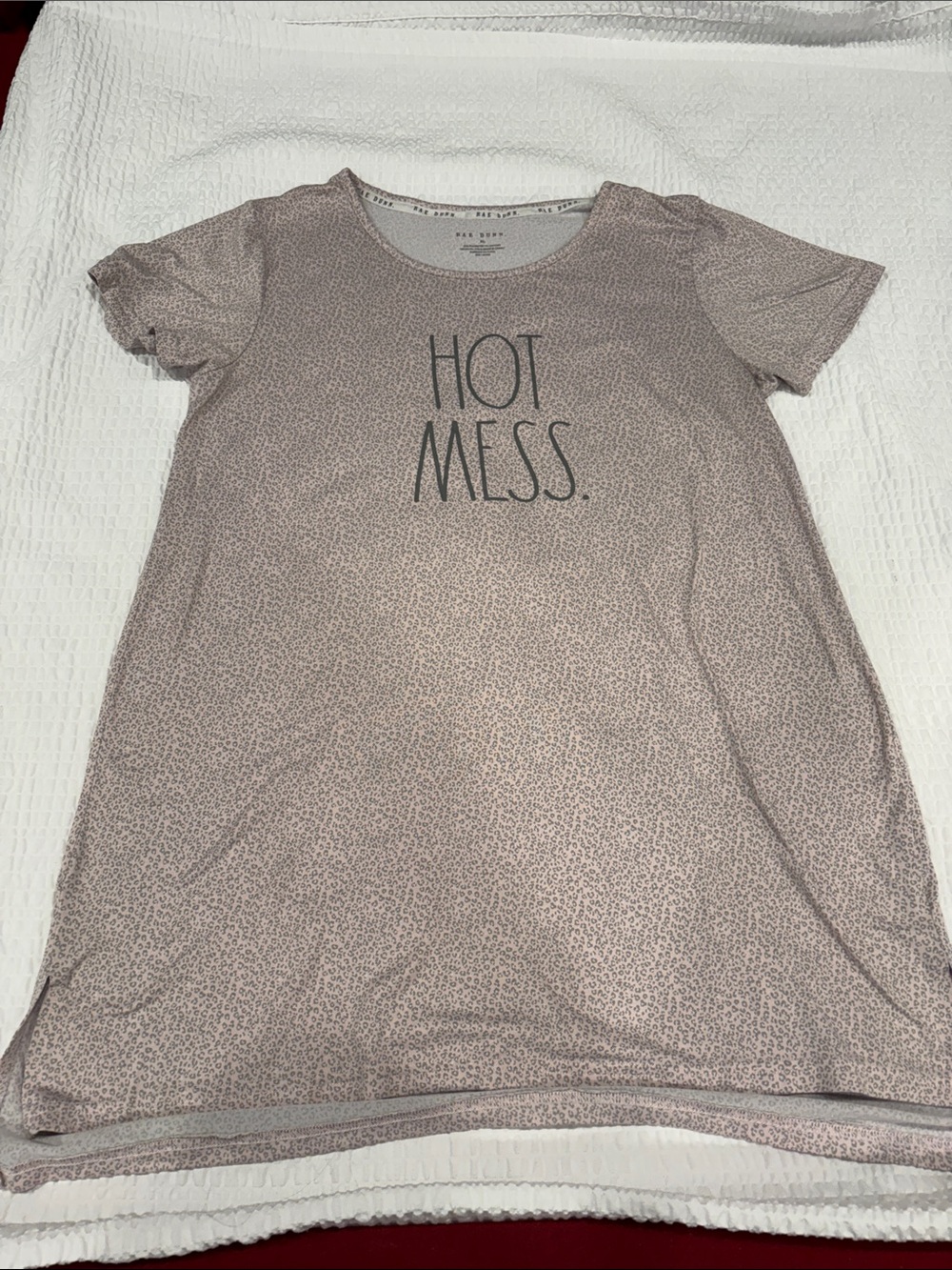 Rae Dunn 'HOT MESS.' Short Sleeve Nightgown Light Pink Speckle
Size XL